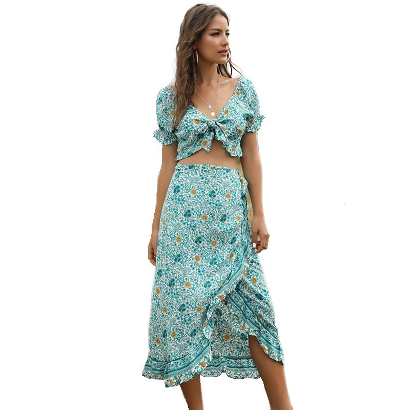 

2021 New sexy bohemian skirt irregular navel top two pieces combined street-style holiday set with low-necked v 6OYS, Blue purple.
