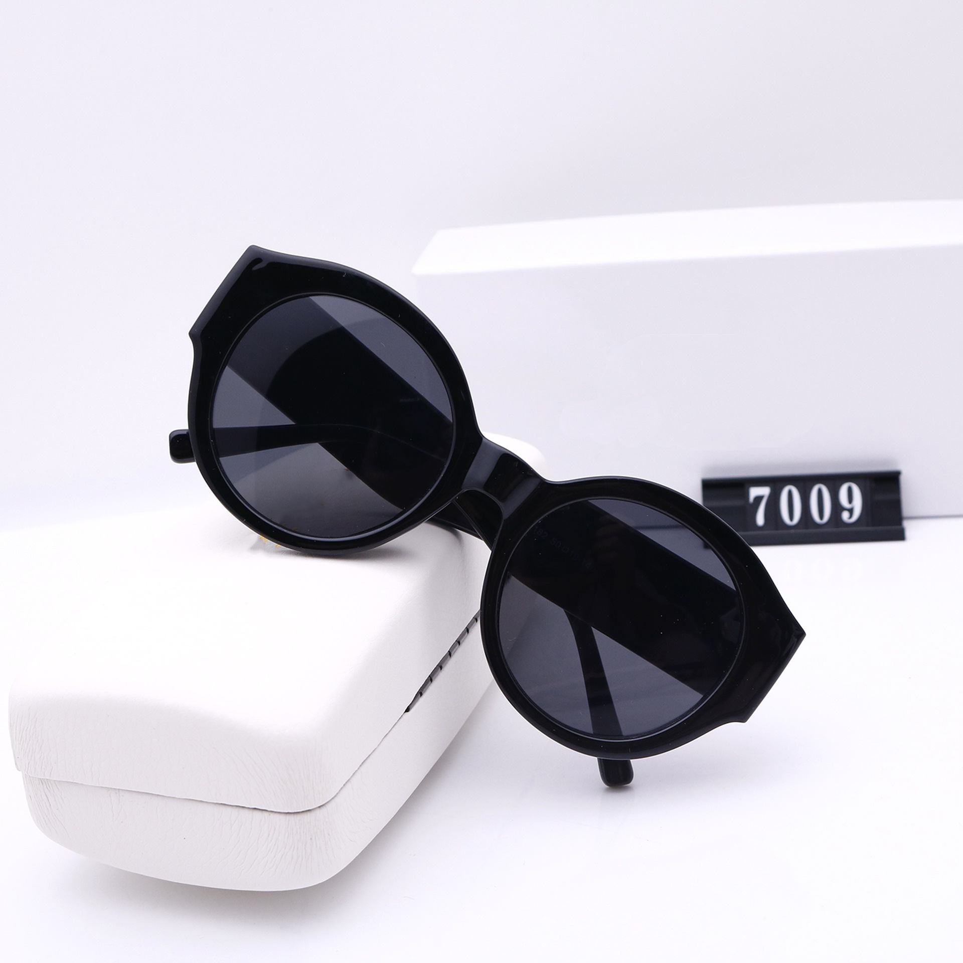 

design sunglasses For women Popular Fashion sunglasses UV protection big connection lens Frameless Top Quality Come With Package 7009, White;black