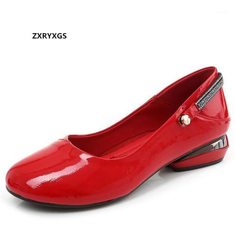 

Top Cowhide Fashion Comfortable Low Heel Shoe 2020 New Autumn Patent Leather Shoes Woman Banquet Wedding Work Plus Size Shoes1, Red