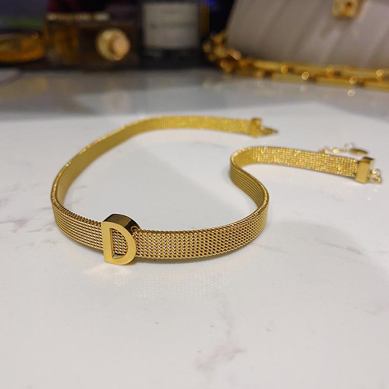 

European and American style gold titanium steel letters exquisite short neck chain chain design feeling small short neckla