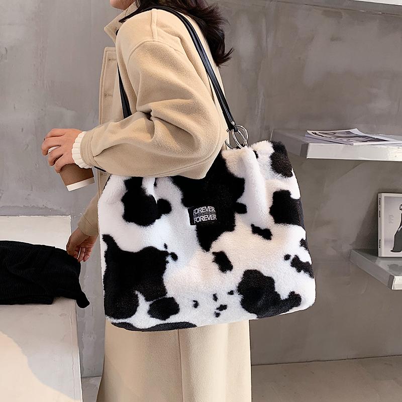 

Plush bag women's large capacity 2021 new autumn and winter versatile fashion Plush shoulder bag college student Tote, White