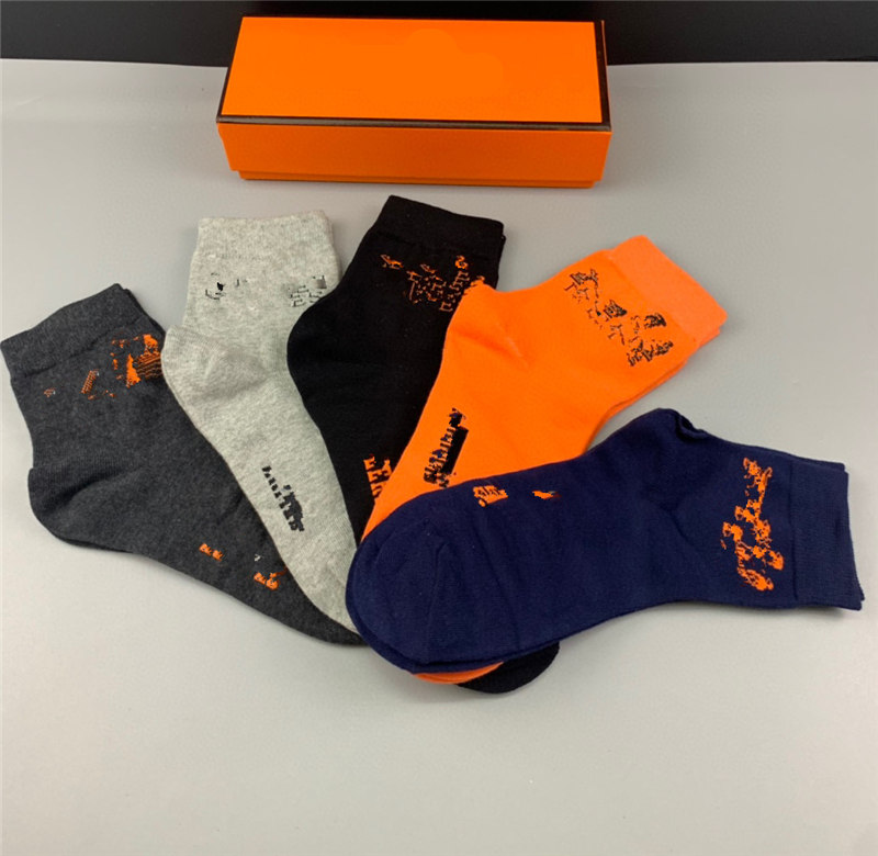 

Men Embroidery Socks Carriage Horses Fashion Marks Stockings Mix 5 Color Classics Orange Letter Basketball Socks skateboard Stocking, See details(with box)
