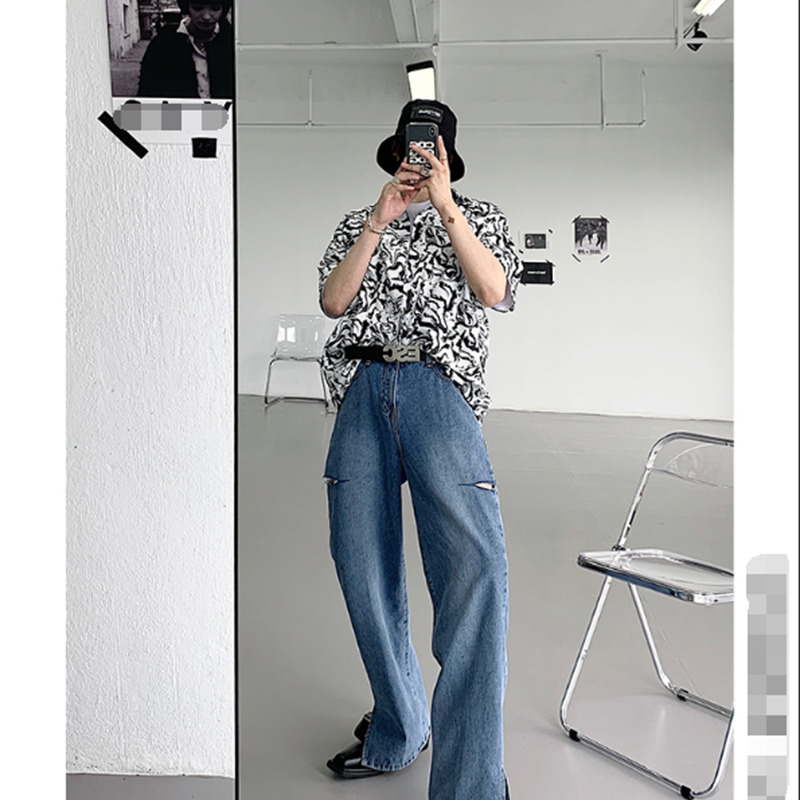 

2021 New Pair of Torn Cut Jeans That Are Very Elegant Man in XTGT, Blue