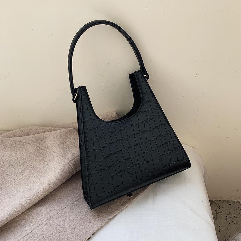 

New Female Crocodile Triangle Bag Retro Underarm Bag PU Hand Bill of Lading Shoulder Handbag, Black