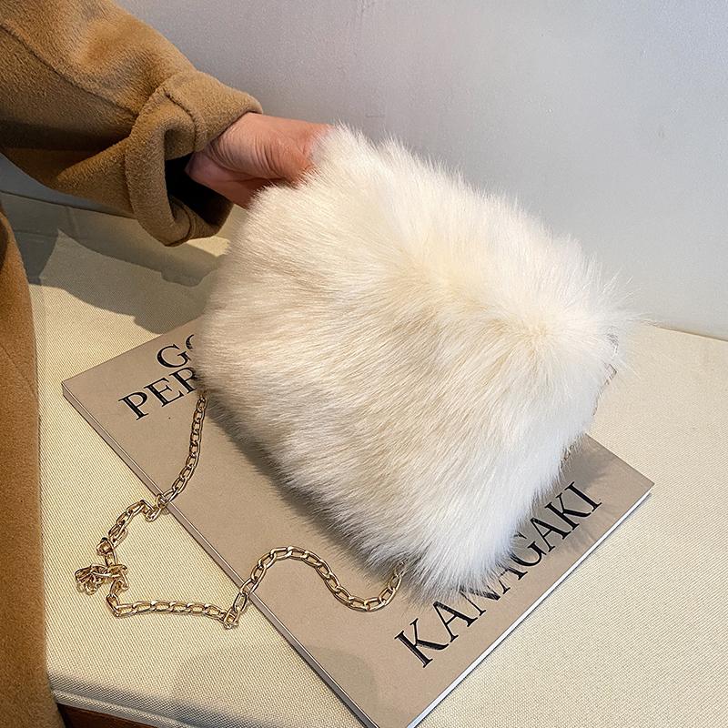 

Niche Design Autumn/winter Hot Style Plush Handbags 2021 New Fashion Chain Messenger Bag Versatile Square Bag Width: 24cm, Black