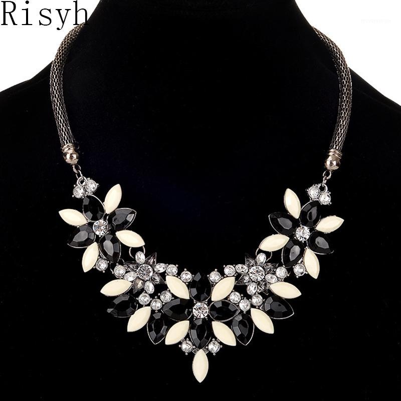 

Risyh Exaggerated metal wild summer breath luxury gem flower temperament snake bone temperament necklace1