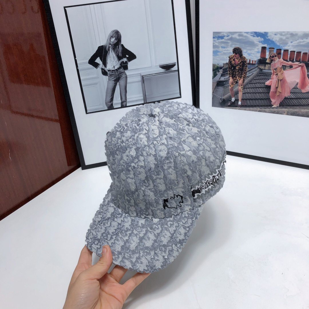 

Luxury Designer baseball cap casquete classic high quality production details exquisite fashion summer travel essential sunscreen Hat 4 colors is very nice