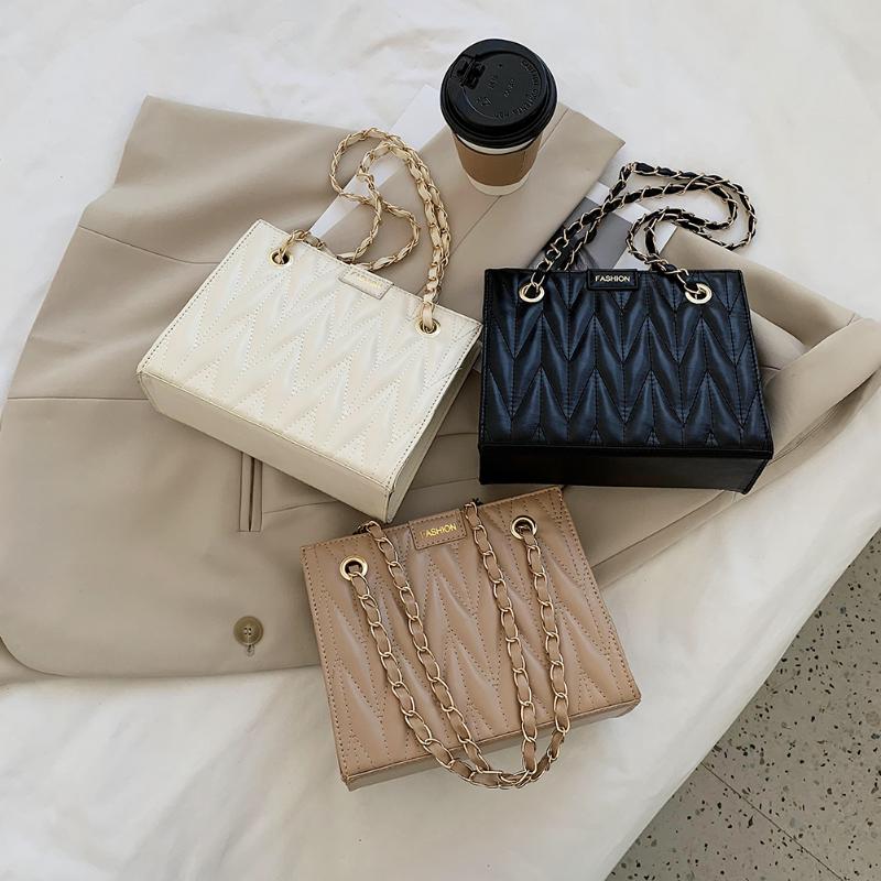

Lattice Patten Chain Shoulder Bags For Women Handbags For Women 2021 Designer Large Travel Bag Totes Woman Luxury, Beige