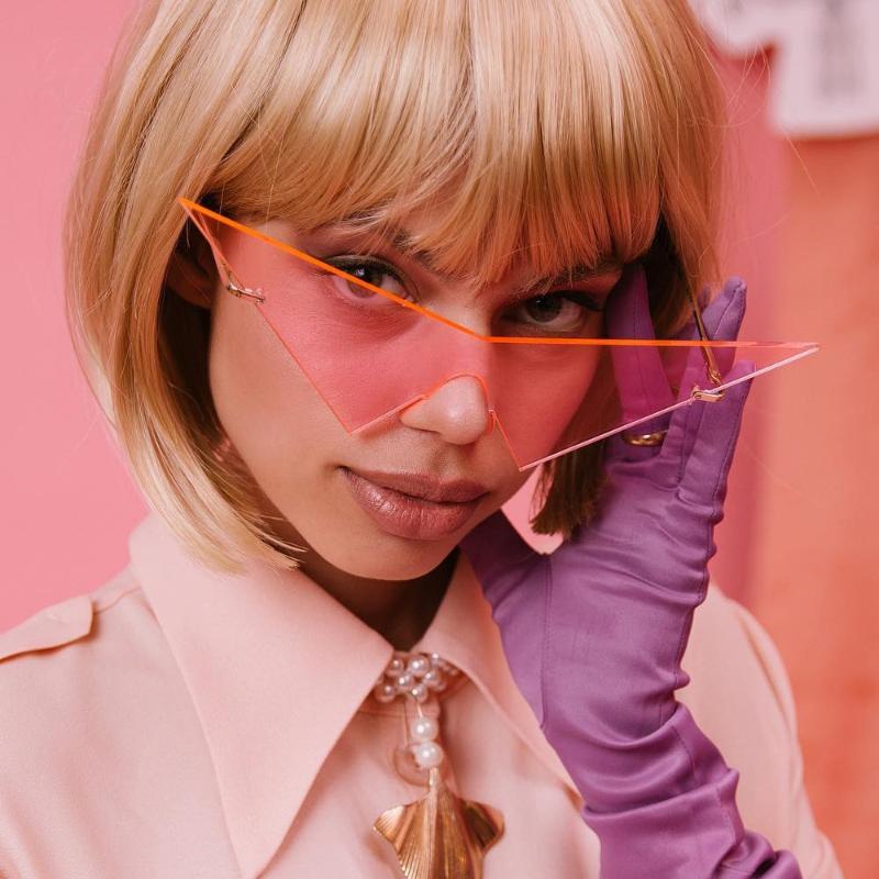 

QPeClou 2021 New Oversized Triangle Sunglasses Women Fashion Super Big Sun Glasses Men Rimless One Piece Show Colorful Shades