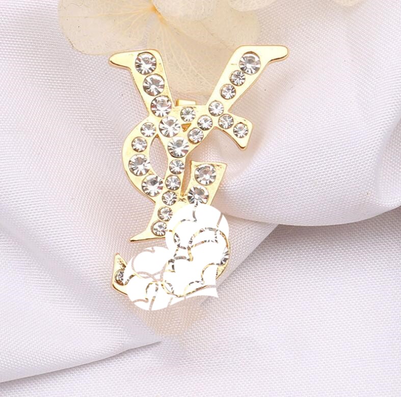

Hot sale autumn and winter new letter brooch fashion diamond brooch rhinestone jewelry unisex free shipping