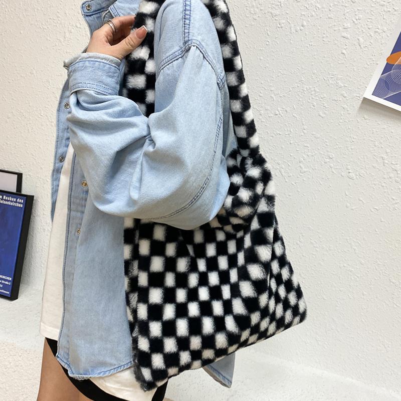 

Lattice Plush Tote Soft Fluffy Bags Bags Women NEW Winter For Women 2021 Furry Luxury Handbag Fur Shoulders, Black