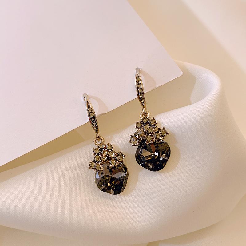 

Kawaii Unusual Earrings Exquisite Elegant Crystal Flower Lady Earrings Grey Crystal Glass Pendant for Woman Jewelry