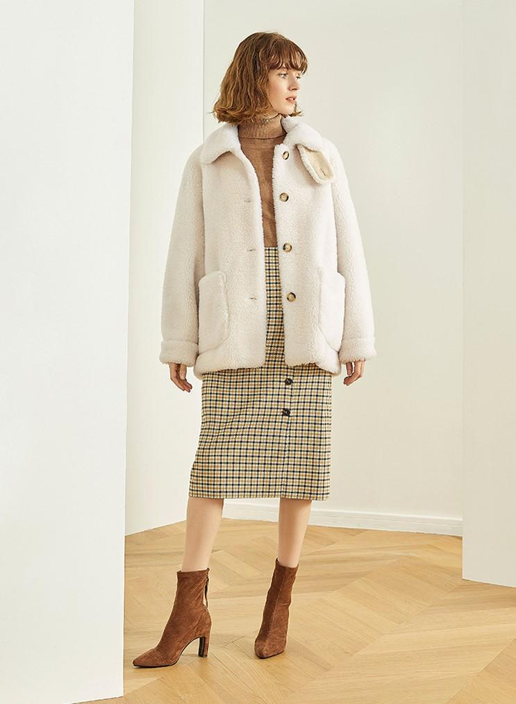 

Obrix Faux Fur Female Trendy Fur Coat Square Collar Full Sleeve Streetwear Fashion Coat For Women, Beige