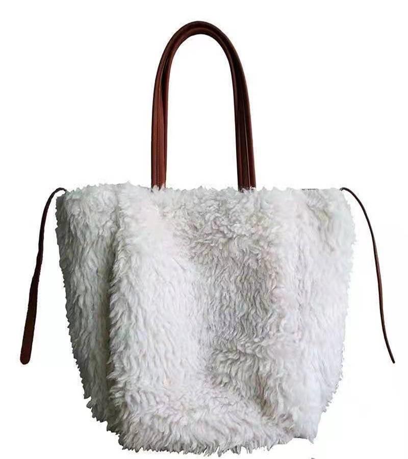 

2020 net red with one shoulder messenger bag, large capacity fur bag, extra large women's autumn and winter new, White