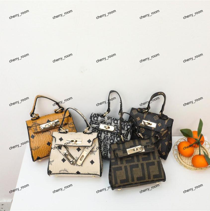 

Kids Designer Handbags New Children Letter Mini Change Purse Princess Chain Messenger Bags Girls Printed One Shoulder Bag C6728, Black(this is ps pic)