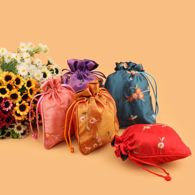 

50pcs Embroidery Fruit Small Drawstring Gift Packaging Christmas Candy Bag Silk Jewelry Pouches Wedding Birthday Party Favor