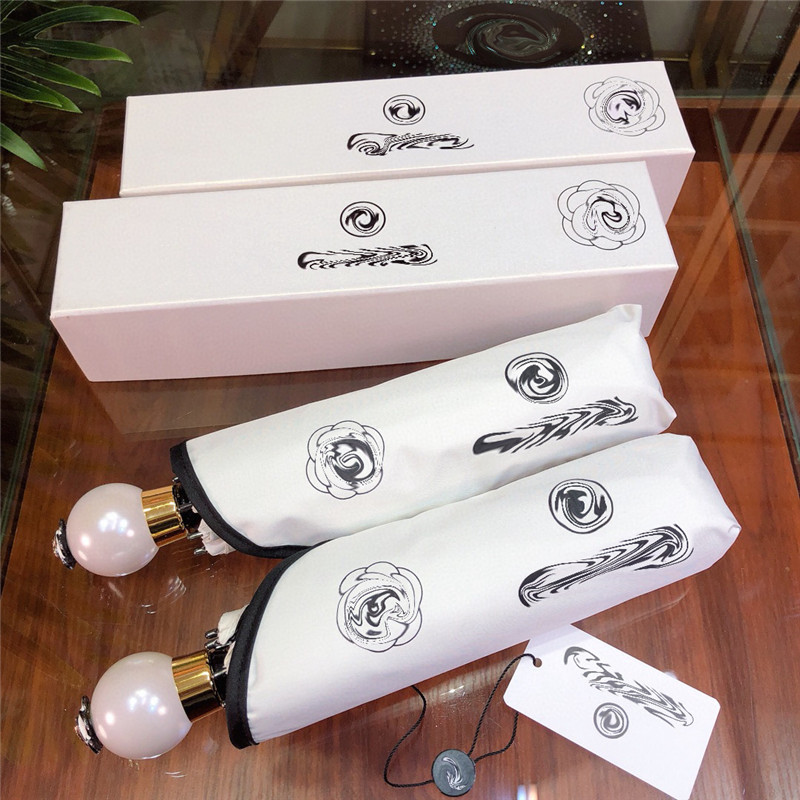 

Black And White Folding Umbrella Simple Style Letter And Big Floral Umbrella Rhinestone Round Handle Umbrellas, With gift box