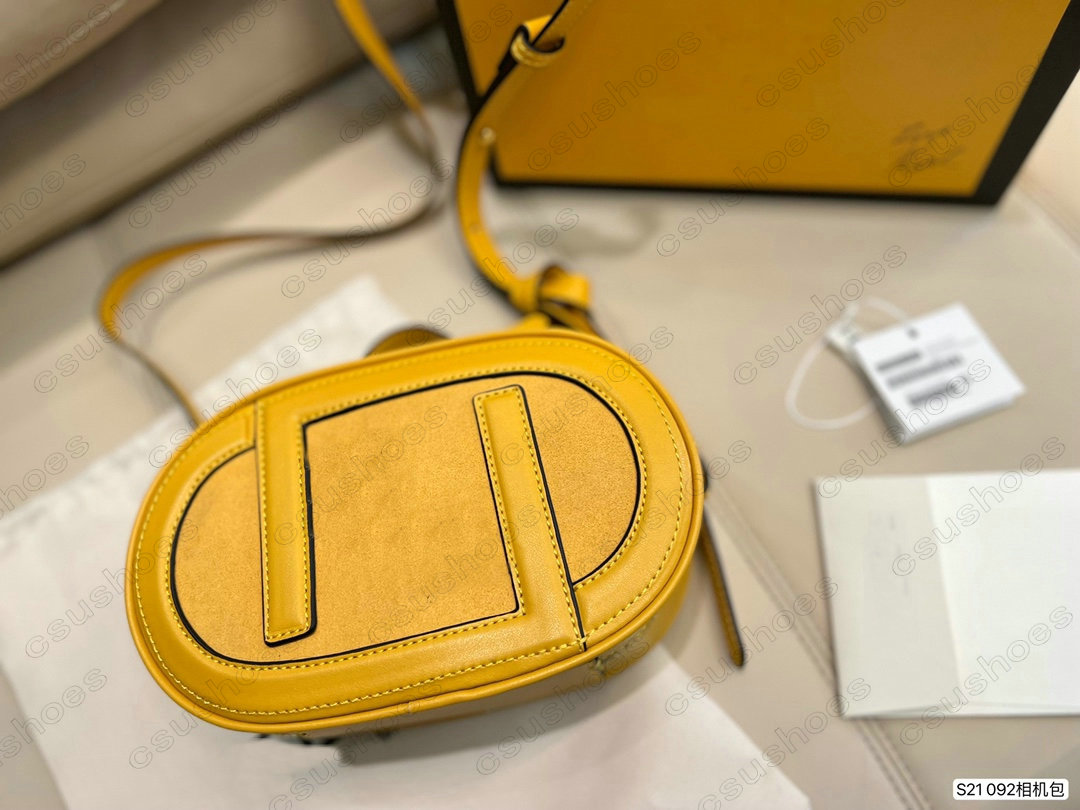 

Mini Camera Case ROMA Bag Womens Luxurys Cream Leather Oval Cameras Suede Handbag Packbag Shoulder Tote Bags Letter Handle Designer Tote, No bag