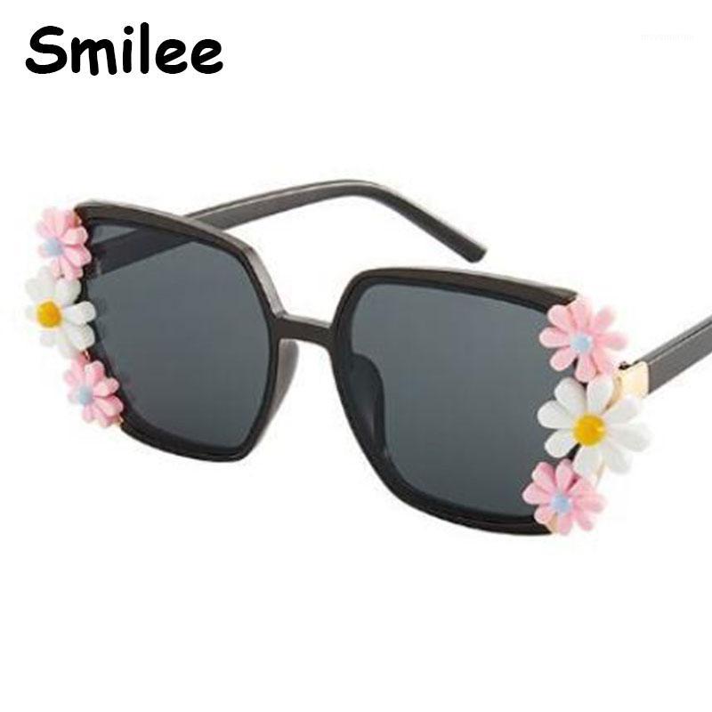 

2020 New Women's Gradient Sunglasses Square travel Sun Glasses UV400 fashion multicolor Flower Eyeglass1