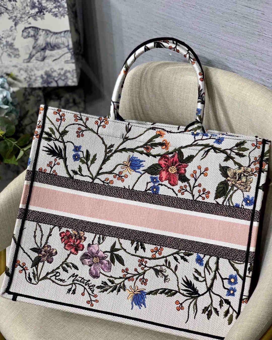 

Ladies Beach Bags Hand-sewn by French designers Large-capacity shopping The highest quality on entire network Support personalized shoulder bag, Red