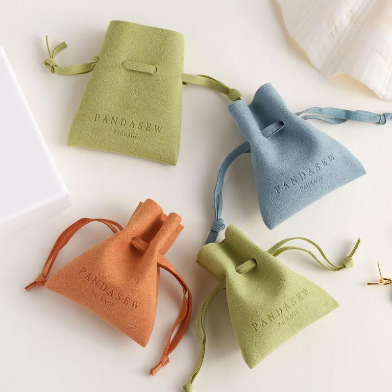 

50pcs Custom Logo Luxury Mini Suede Jewelry Organizer Travel Drawstring Bags Business Packaging Chic Small Microfiber Pouches