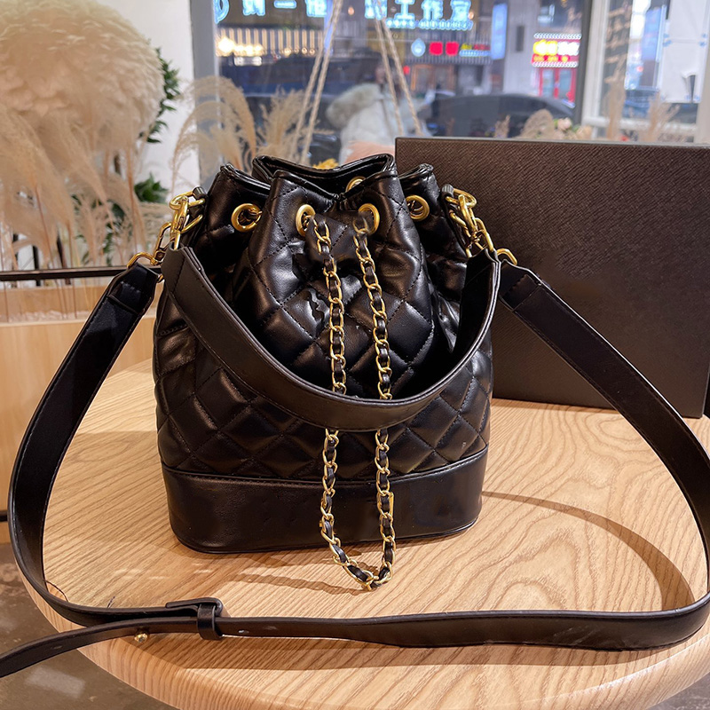 

Classic Quilted Drawstring Crossbody Bucket Crossbody Bags Crush Gold Metal Hardware Matelasse Chain Leather Strap Handle Totes Handbags Outdoor Sacoche 21*24cm, Customize