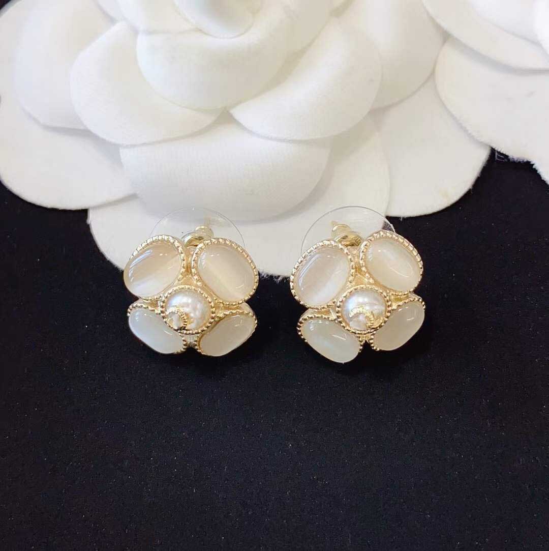 

flower stud earring with white beads and pearl for women engagement women wedding jewelry gift PS3655