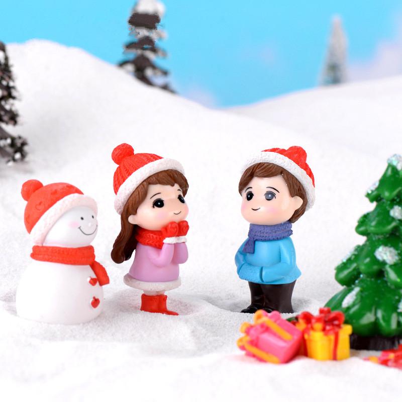 

2Pcs/lot Resin Snowman Boy Girl Cute Miniature Figurines Christmas Decoration Fairy Garden Ornaments Craft Micro Landscape Decor