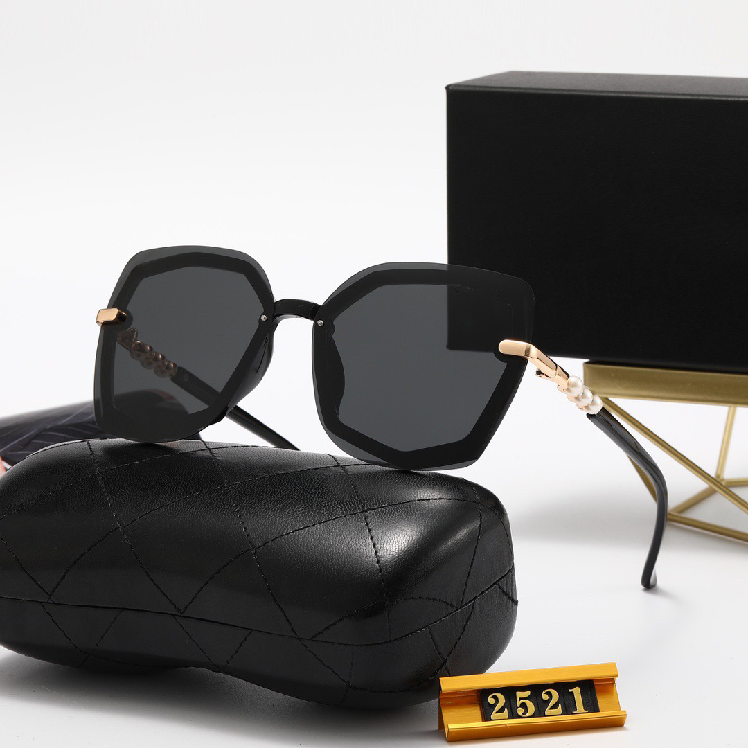

Fashion Couple Luxurys Designers Sunglasses For Women Mens Designer Sun Glasses Outdoor Drive Holiday Summer Polarized Woman Sunglass With Box