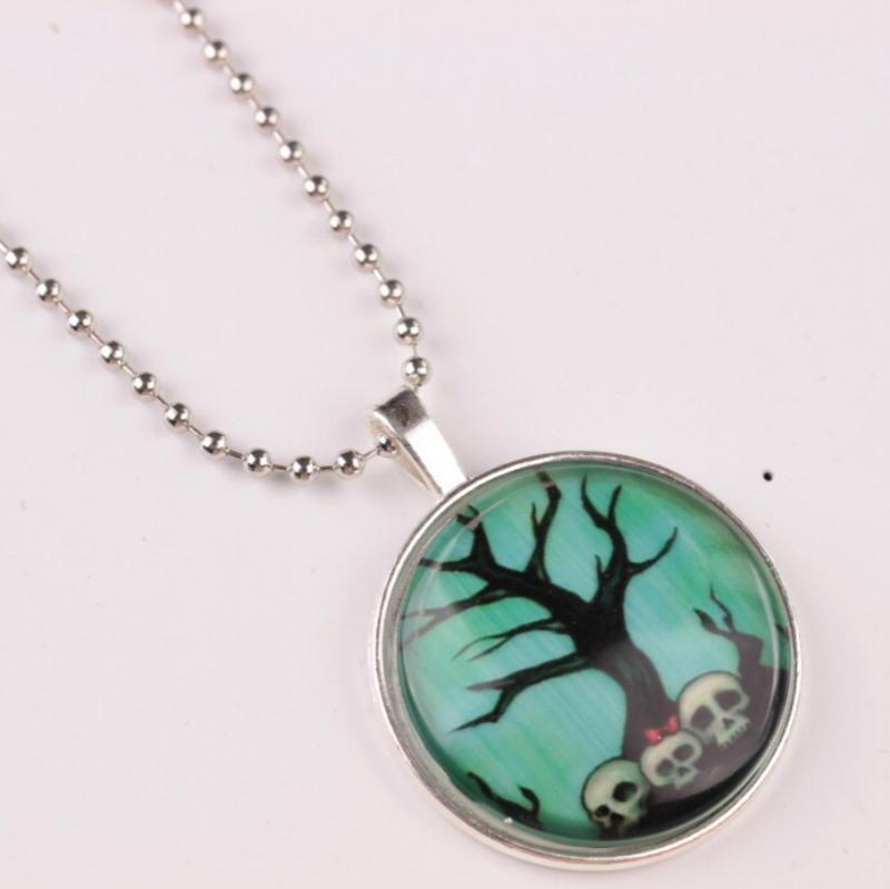 

2020 New Personality Exaggeration Round Luminous Pendant Necklace Women Men Glow In The Dark Necklace Fashion Halloween Jewelry