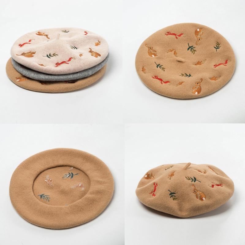 

Korean Autumn and Winter New Mori Squirrel Leaves Embroidered Wool Wool Beret Artist Hat Hat, Camel