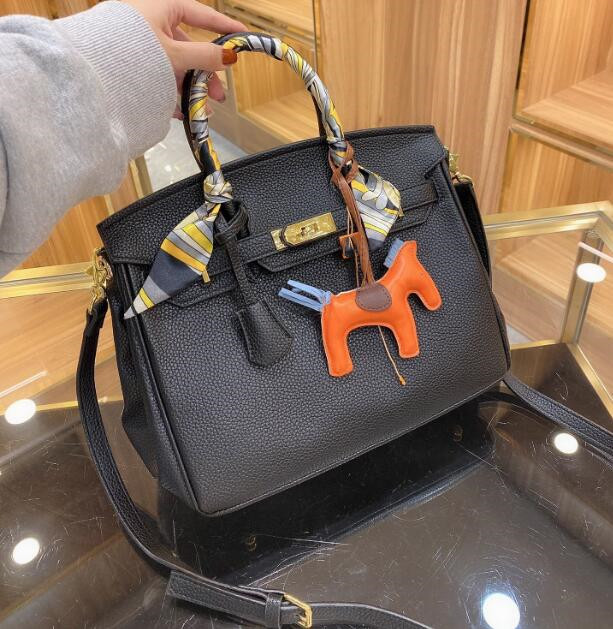 

2021 Handbags Black Shoulder Bags High Quality Messenger Bag Women Handbag Purse E04, Red