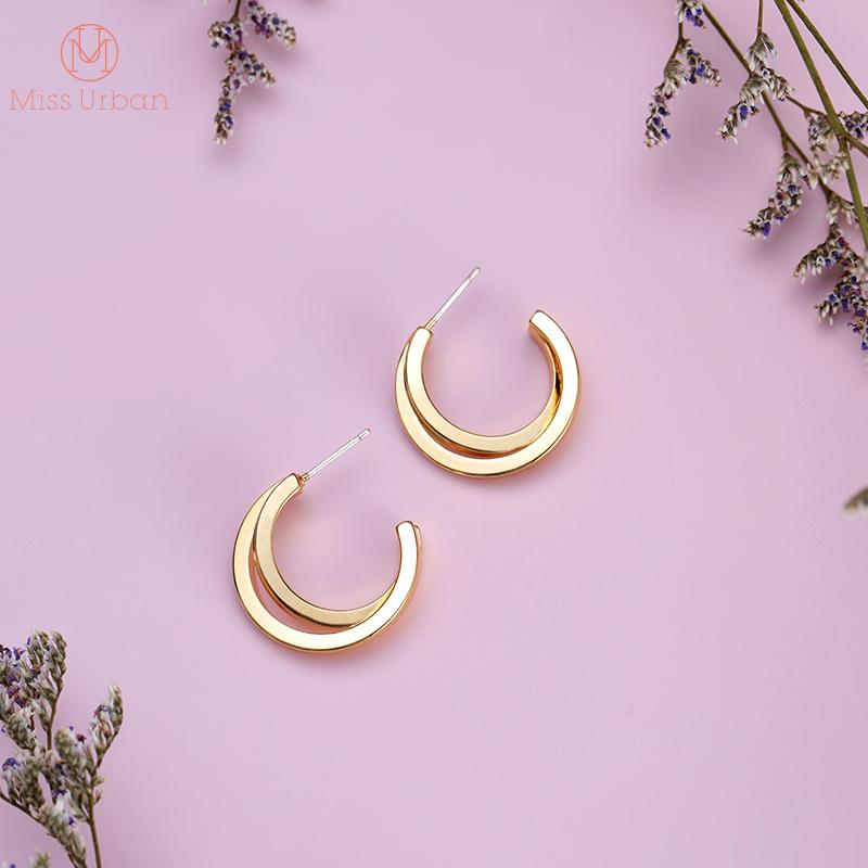 

2020 New Arrival Metal Twisted C-hoop Earring Elegant fashionable Wire Minimalist Earring