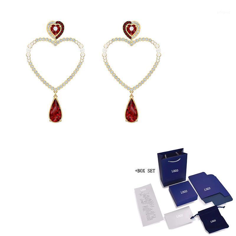 

Stud Fashion SWA BLACK BAROQUE Pierced Earrings Retro Style Heart-Shaped Pattern Gold Female Romantic Jewelry Gift1