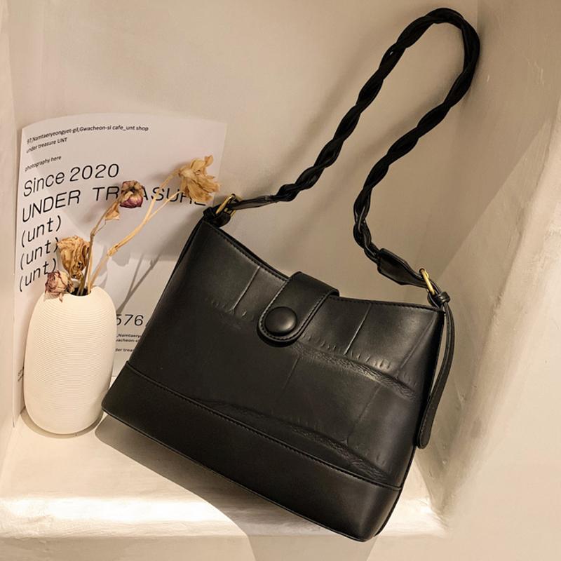 

Ladies Fashion Retro PU Leather Messenger Bag 2020 Winter Solid Color One Shoulder Messenger Bag Ladies Brand Designer Handbag, Black