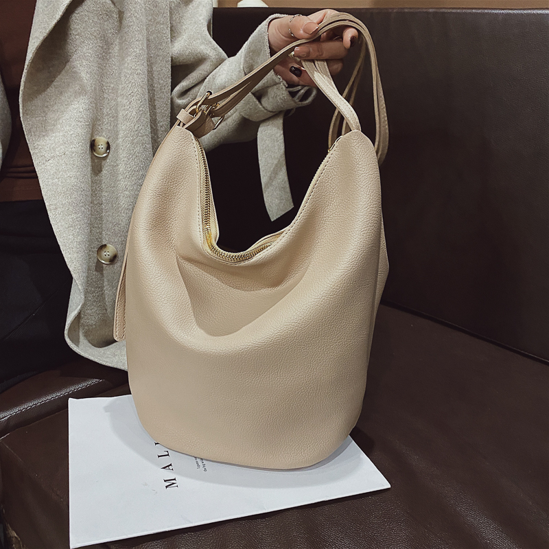 

Mode large capacity female shoulder designer luxury leather plutonium brand crossbody casual totes simply buckets bag, Light brown.