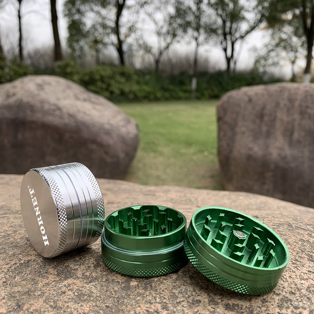 

Cournot Diameter 40mm Aluminum Alloy Tobacco Herb Grinder 2 Layers Smoking Grinder Spice Crusher Herb Tobacco Grinder Accessories