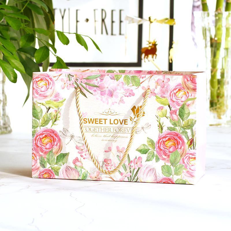 

10pcs Free shipping Flower box Gift bag Party supplies paper bag Portable candy box Shopping carton Wedding favors and gifts1