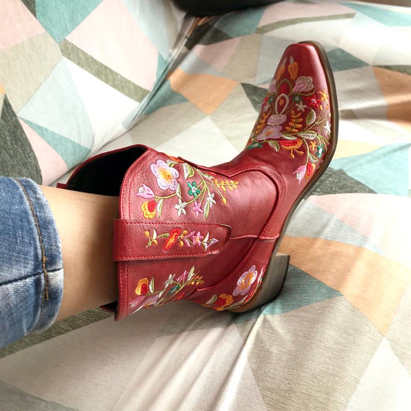 

Retro cowboy boots Low Heel Autumn Winter Women Shoes Cool British embroidered Design Western Short Boots Party femmes bottes, Pink