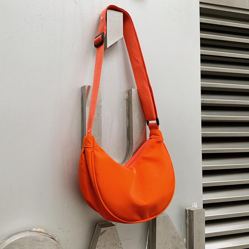 

VeryMe Korean Over Shoulder Bags Women Large Capacity Fashion Soft Cloth Handbag Soild Color Zipper Totes Messenger Bag For Girl, Black