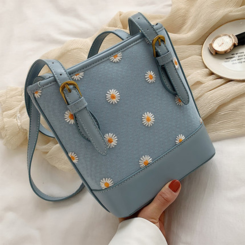

Fashion Small Daisy Embroidered Shoulder Bag For Women High Quality PU Leather Handbag Women Bag 2020 Large Capacity Tote C0308, Black