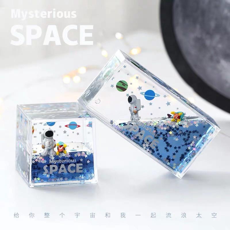 

W&G Creative Decompression Space Astronaut Quicksand Decoration Keychain Ornaments