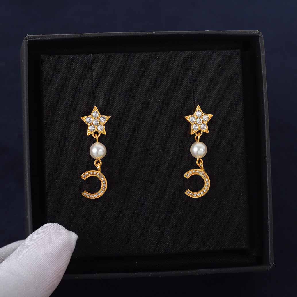 

2021 Hot sale Top quality stud earring with star and diamond words have stamp for women engagement with box free shipping PS3589