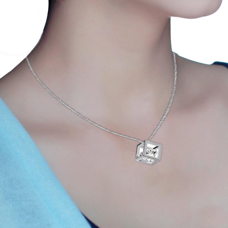 

Women Chain Crystal Rhinestone Square Pendant Alloy Necklace Jewelry F627