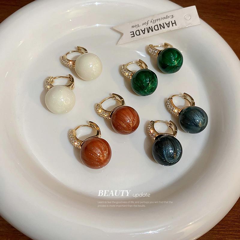

Clip-on & Screw Back 2021 Arrival Fashion Clip Earrings Classic Round Women Pearl Small Candy Color Wholesale Elegant Jewelry, Silver