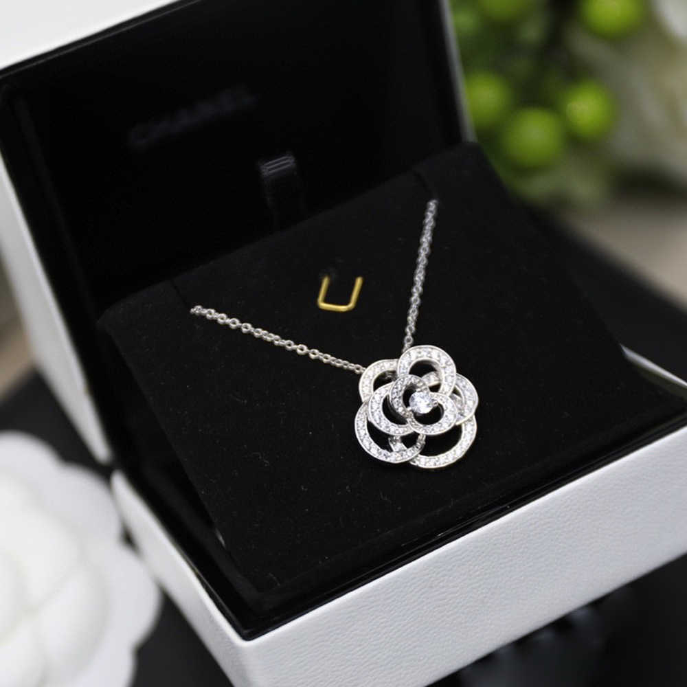 

S925 Sterling Silver Hollow Camellia Necklace Women Luxury Brand Jewelry Elegant Party Girlfriends Shiny Joker Contracted 2021