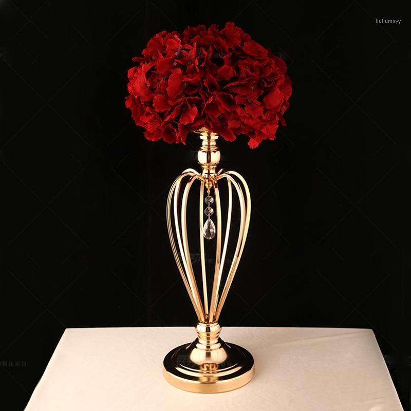 

Europe Iron candlestick Electroplated Golden candle holder table centerpiece Road Lead Vases Wedding Party props decoration1