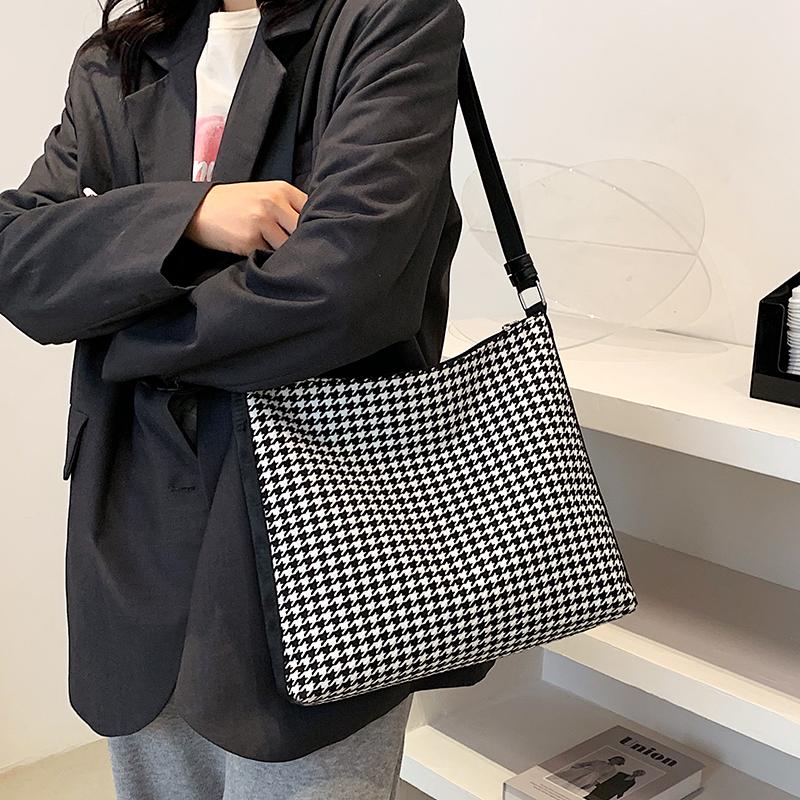 

YANIGELAN Women's Large Capacity Shoulder Bags Handbags And Purse Day Clutches New listing Female Vintage Tote Pack Sac En Nylon, Black