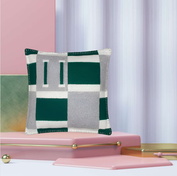 

Luxury Letter Cushion Designer Decorative Pillow Luxurys Designers Sofa Cushion Fashion Home Decor Living Room Pillow 2202262D