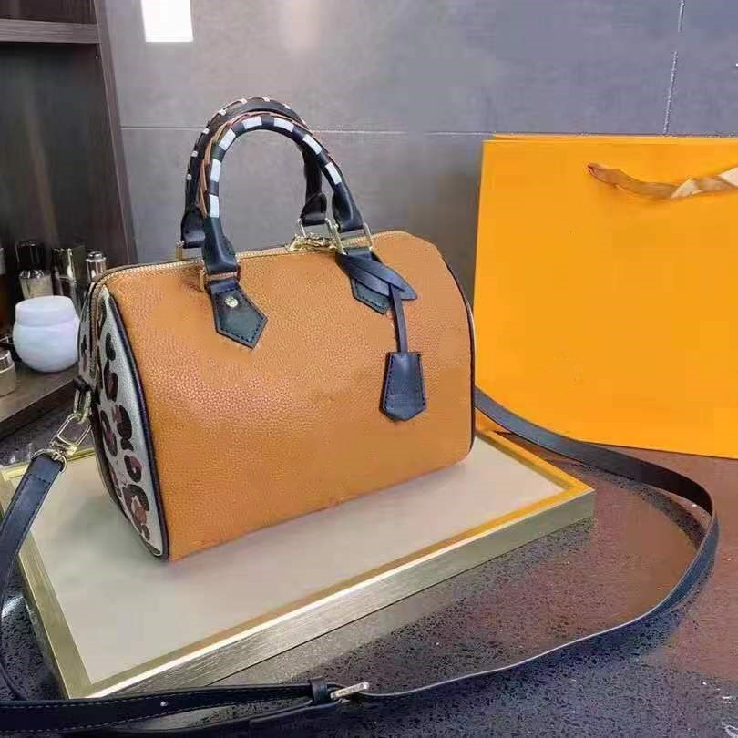 

2022 Designer women bag canvas Oversized embossed print genuine Cowhide-leather cross-body clutch purse handbag shoulderbag top handles Evening Bags, Black white leopard print